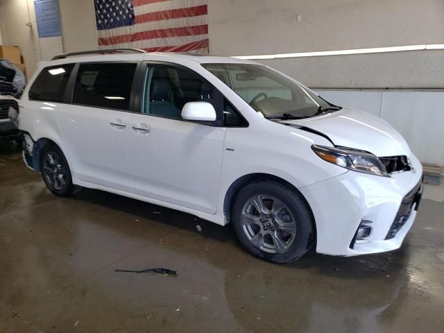 2019 Toyota Sienna SE