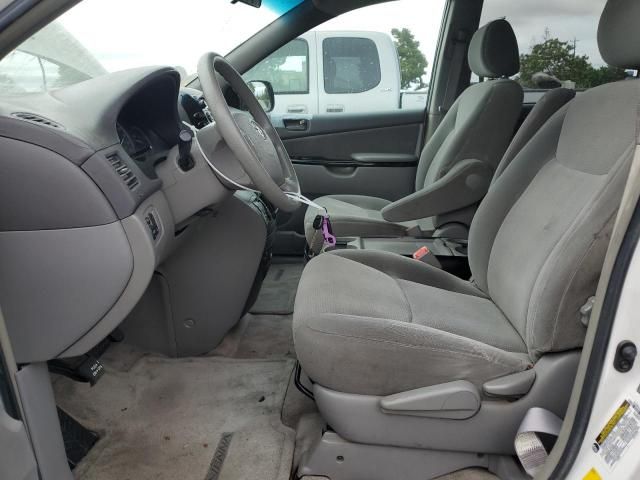 2005 Toyota Sienna CE