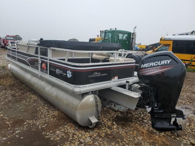 2015 Suntracker Partybarge