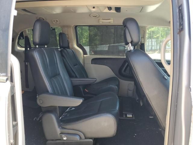 2013 Chrysler Town & Country Touring L