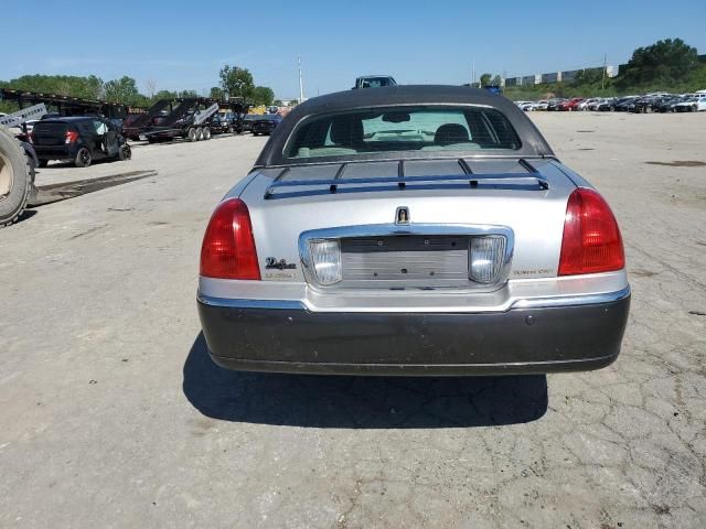 2005 Lincoln Town Car Signature Limited