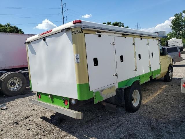 2011 Ford Econoline E450 Super Duty Cutaway Van