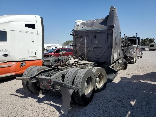 2019 Freightliner Cascadia 126