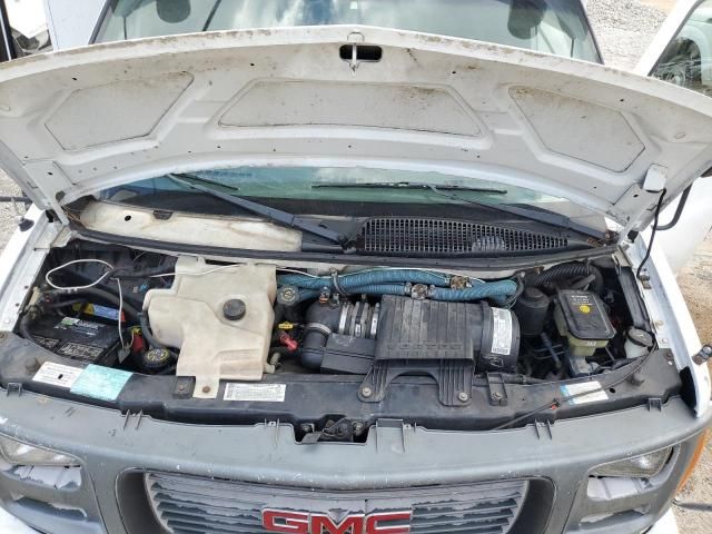 2002 GMC Savana Cutaway G3500