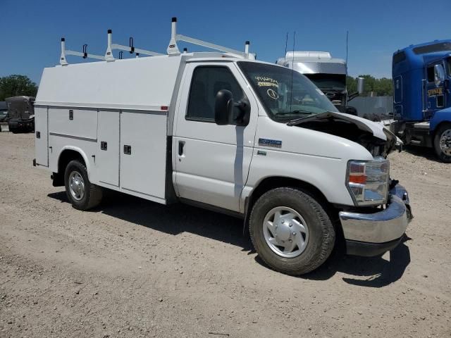 2012 Ford Econoline E350 Super Duty Cutaway Van