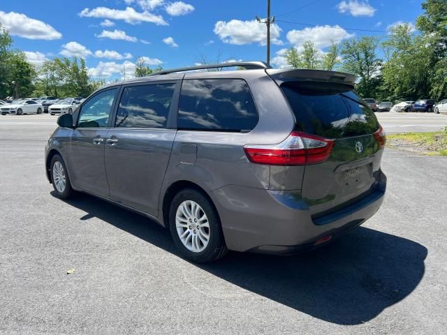 2017 Toyota Sienna XLE