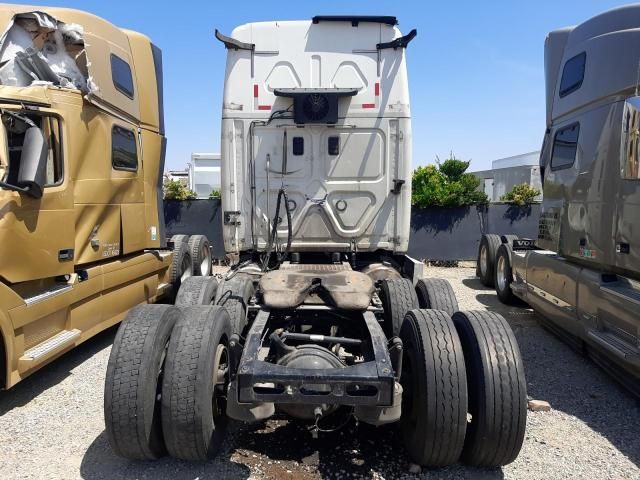 2018 Freightliner Cascadia 126