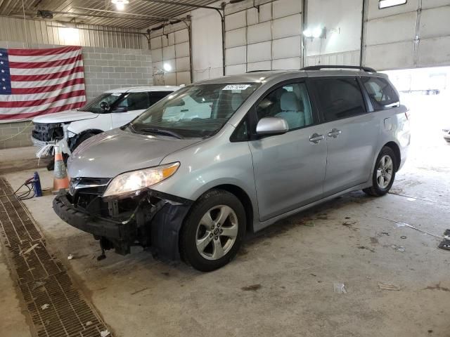 2018 Toyota Sienna LE