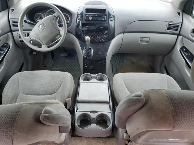 2004 Toyota Sienna CE