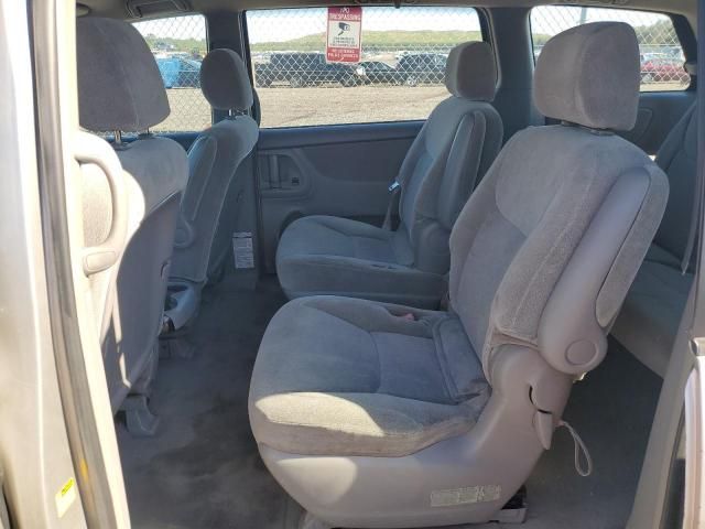 2004 Toyota Sienna CE