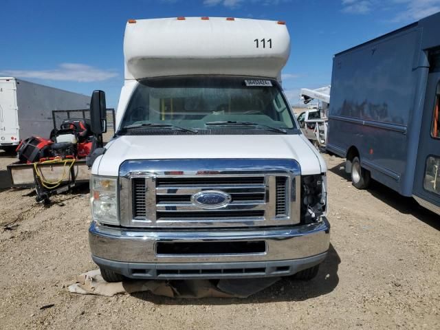 2010 Ford Econoline E350 Super Duty Cutaway Van