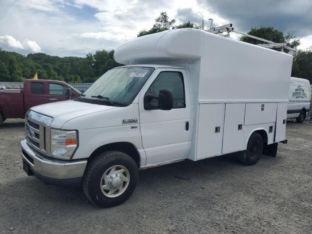 2012 Ford Econoline E350 Super Duty Cutaway Van