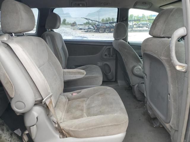 2004 Toyota Sienna CE