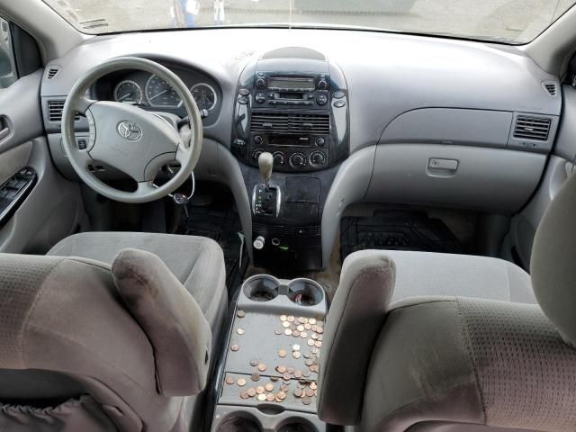 2005 Toyota Sienna CE