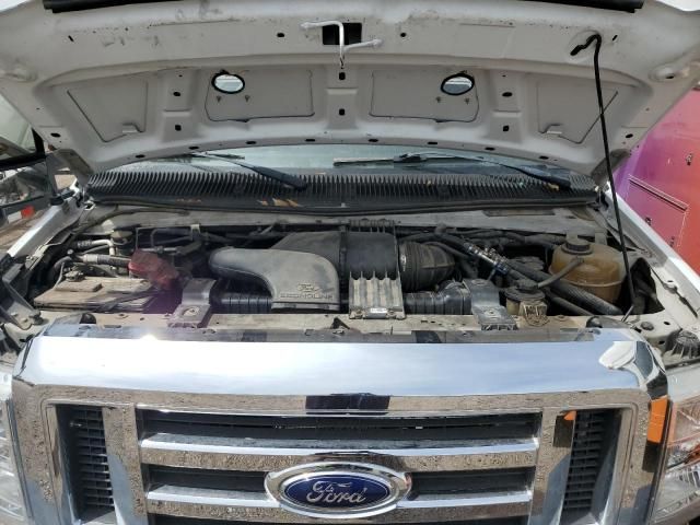 2014 Ford Econoline E350 Super Duty Cutaway Van