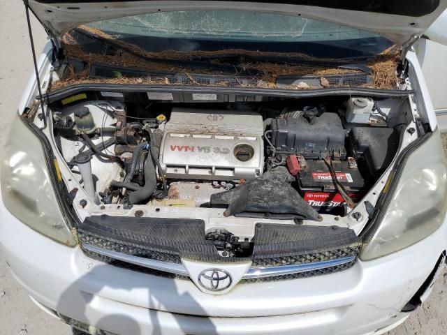 2005 Toyota Sienna XLE