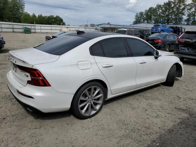 2020 Volvo S60 T6 Momentum