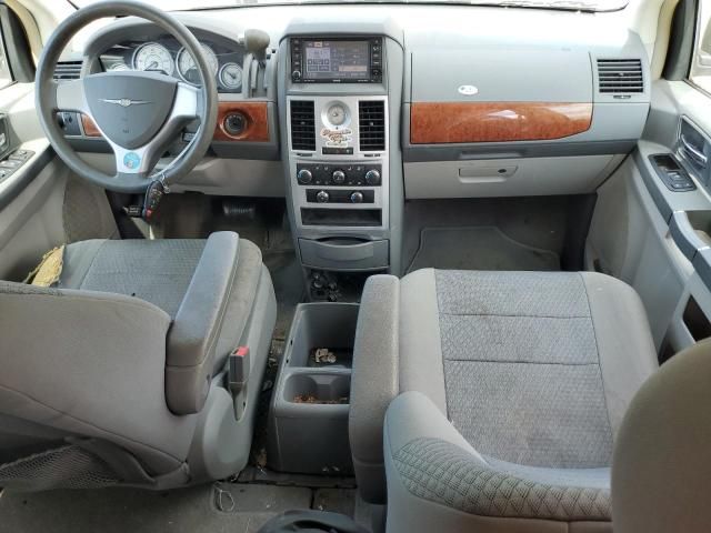 2009 Chrysler Town & Country LX