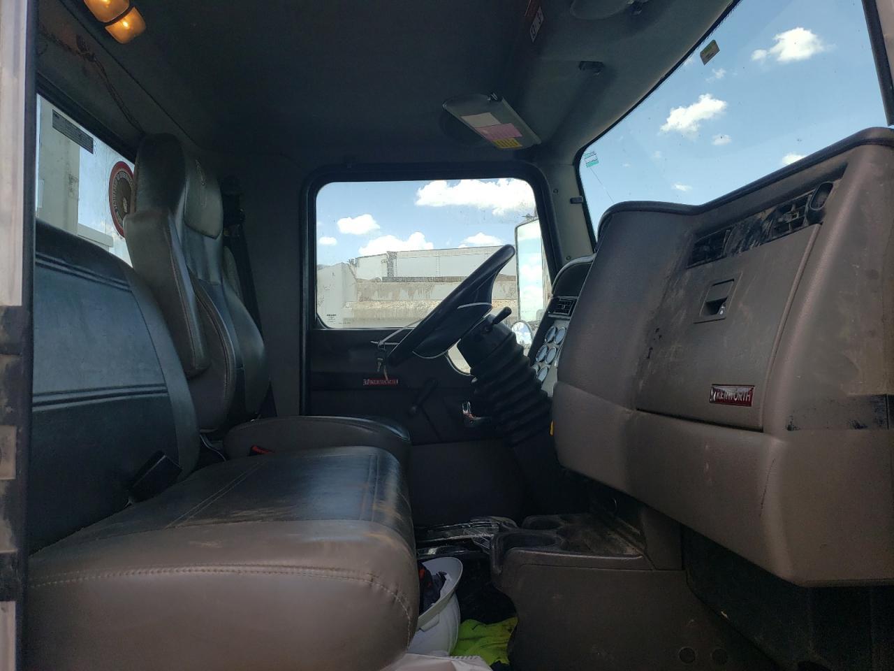 2016 Kenworth Construction T370