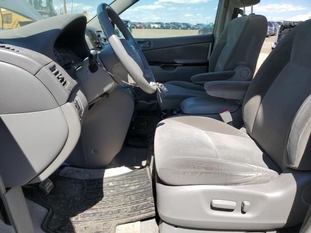 2004 Toyota Sienna CE