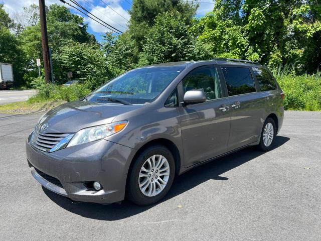 2017 Toyota Sienna XLE