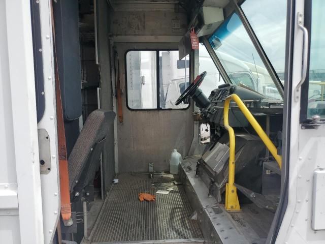 1999 Freightliner Chassis M Line WALK-IN Van