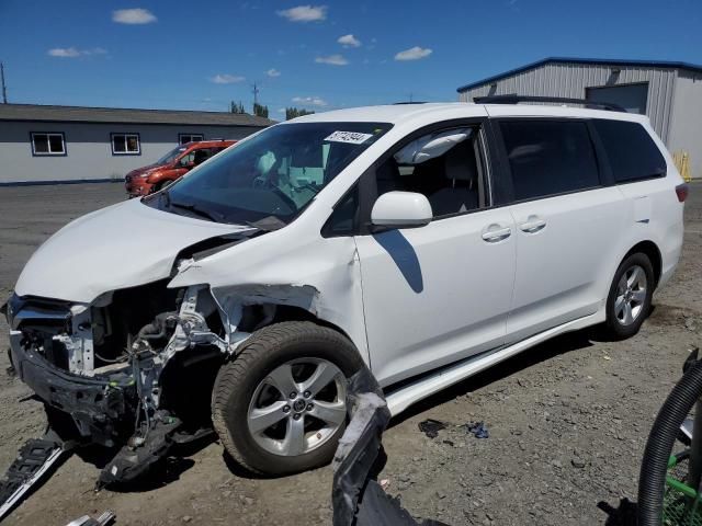 2020 Toyota Sienna LE