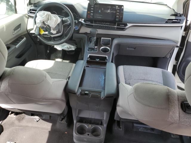 2021 Toyota Sienna LE