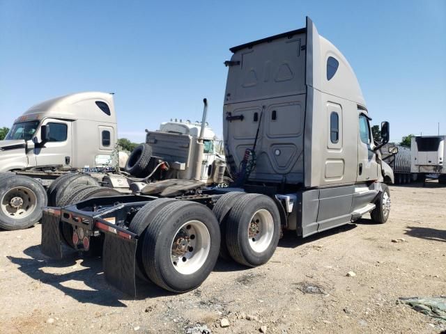 2020 Freightliner Cascadia 126