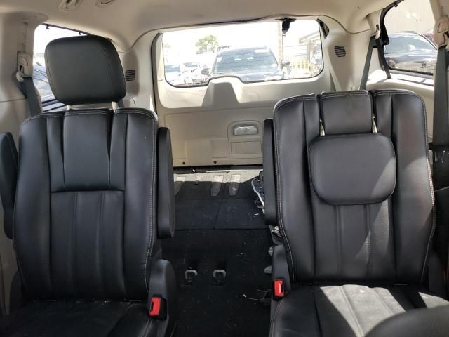 2012 Chrysler Town & Country Touring L