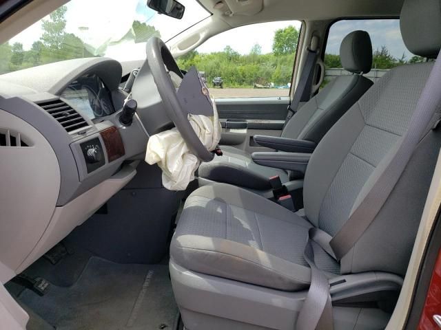 2009 Chrysler Town & Country LX