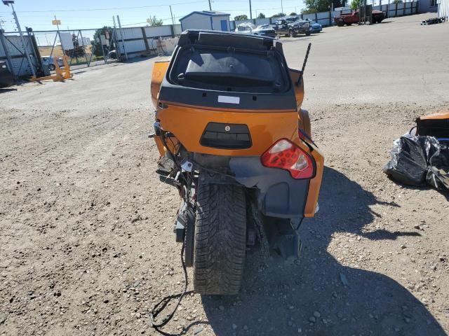 2014 Can-Am Spyder Roadster RT