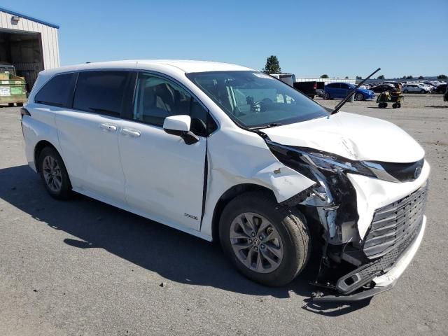 2021 Toyota Sienna LE