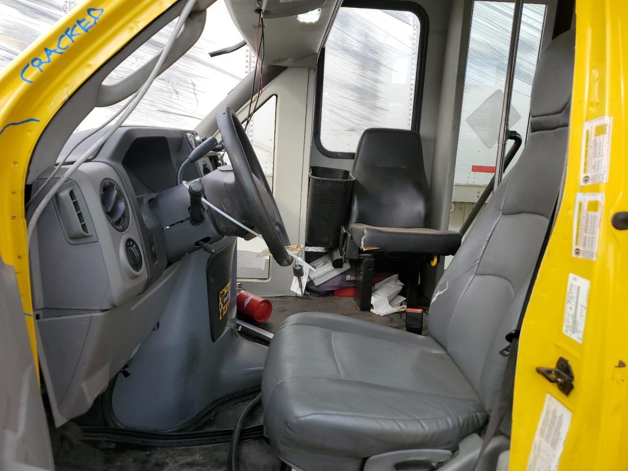 2018 Ford Econoline E450 Super Duty Cutaway Van