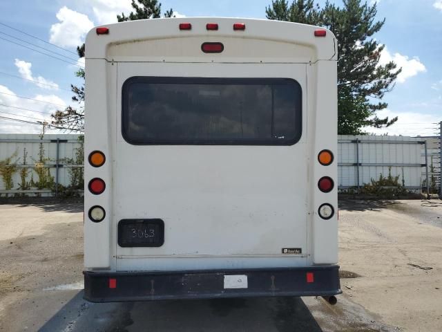 2012 Ford Econoline E350 Super Duty Cutaway Van