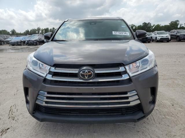 2017 Toyota Highlander SE