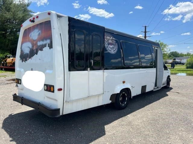 2005 Ford Econoline E450 Super Duty Cutaway Van