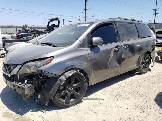 2015 Toyota Sienna Sport