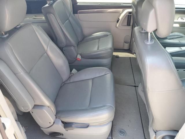 2010 Volkswagen Routan SE