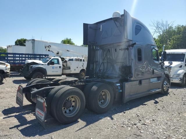 2019 Freightliner Cascadia 126