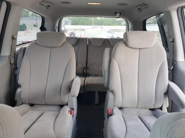 2008 Hyundai Entourage GLS