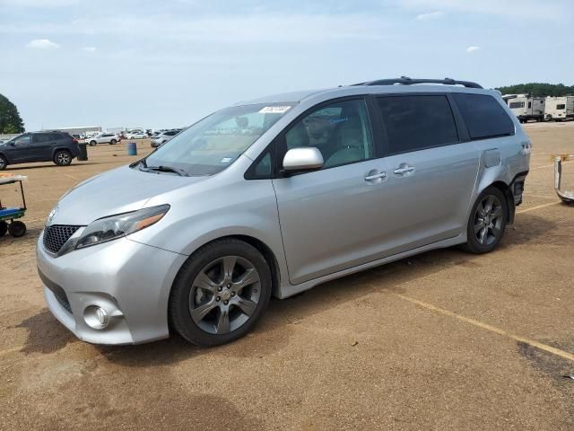 2015 Toyota Sienna Sport