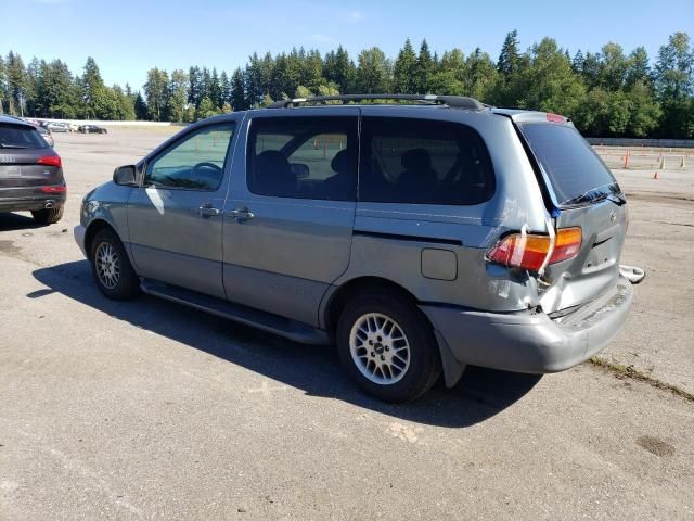 1999 Toyota Sienna LE