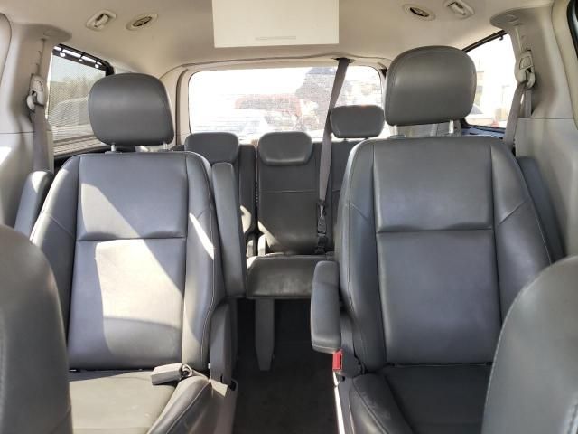 2010 Volkswagen Routan SE