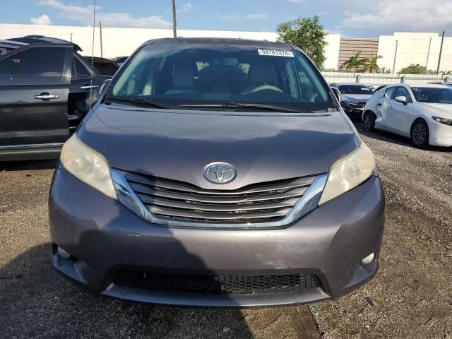 2013 Toyota Sienna XLE