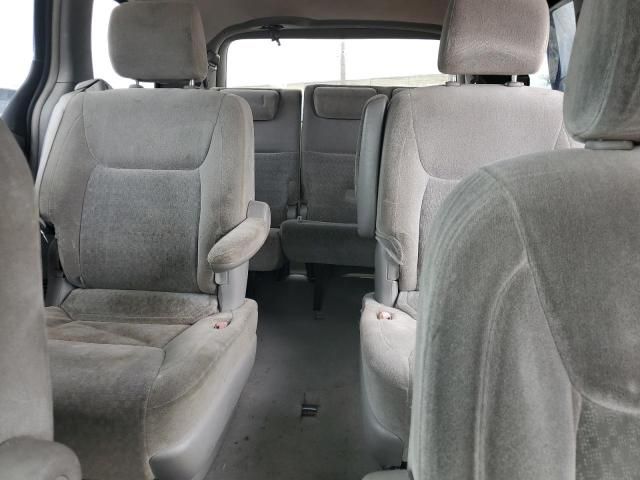 2004 Toyota Sienna CE