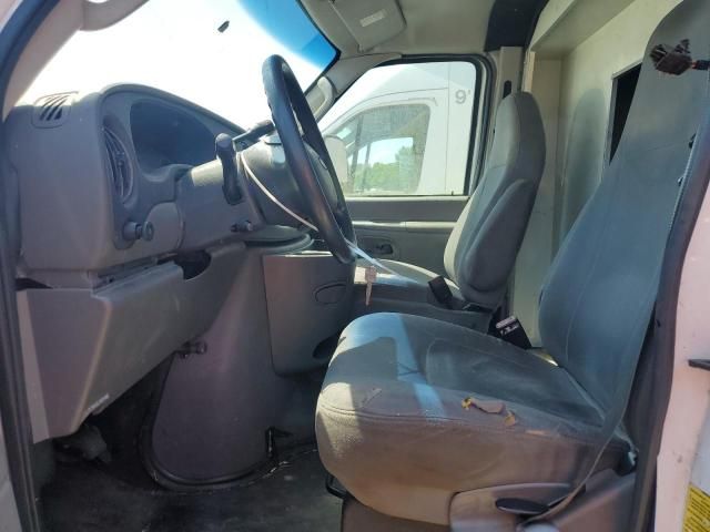 2005 Ford Econoline E350 Super Duty Cutaway Van