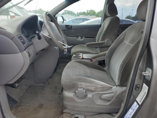 2004 Toyota Sienna CE