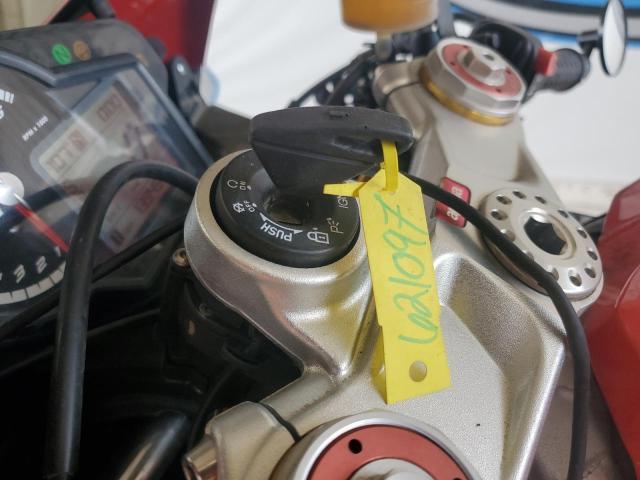 2014 Aprilia RSV4 R