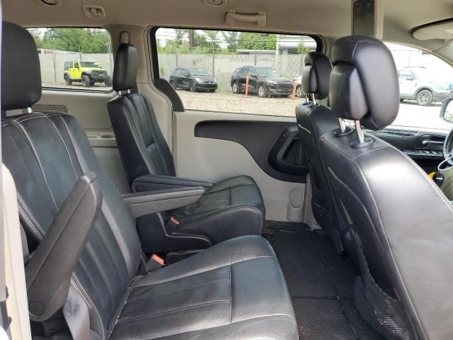 2016 Chrysler Town & Country Touring